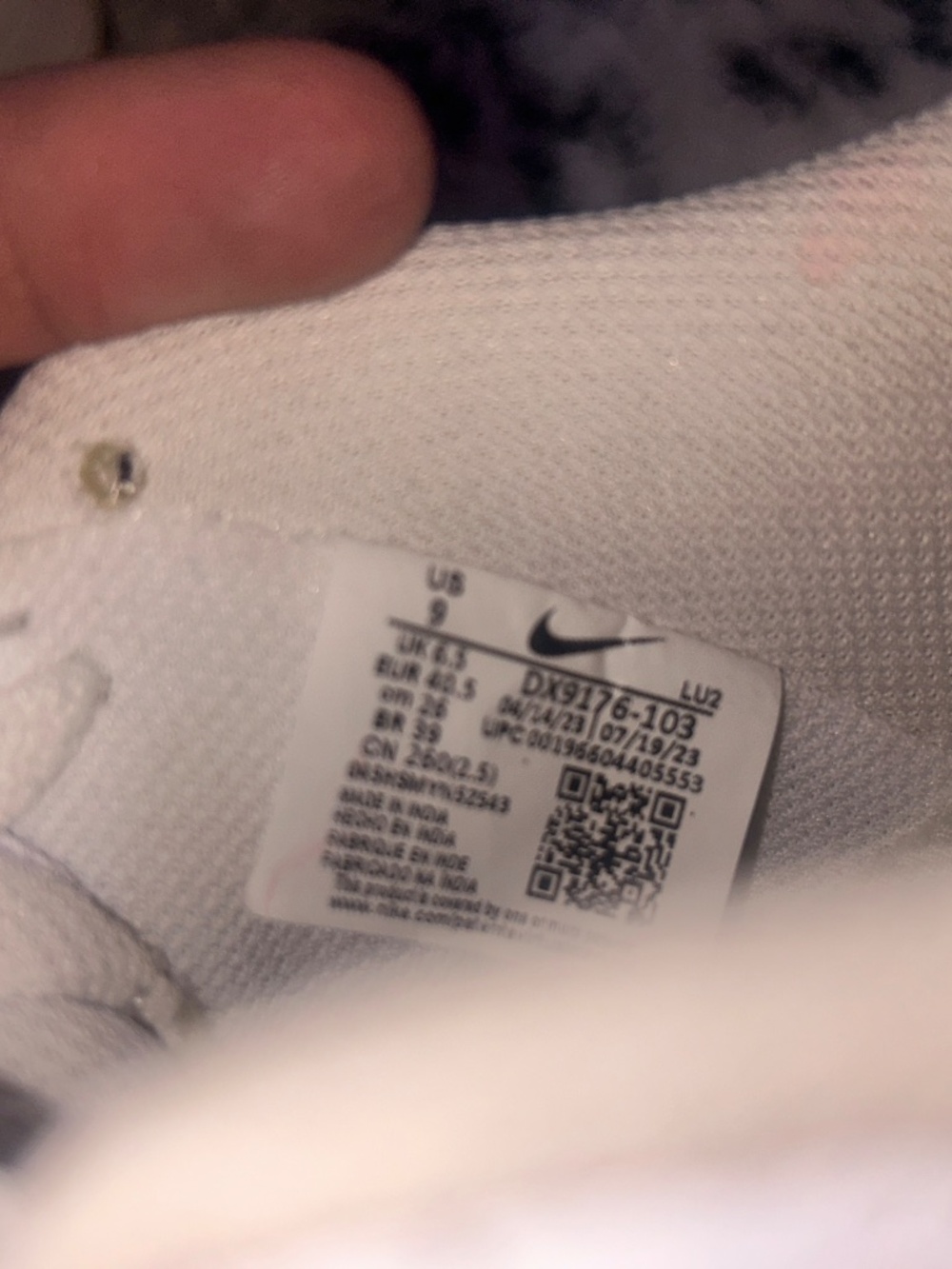 Nikes - Picture 4 of 4